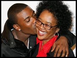 Roberta Shields's Instagram, Twitter & Facebook