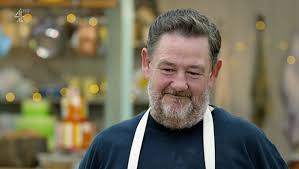 Johnny vegas was always known for his larger frame, but the comedian and actor has recently slimmed down. Johnny Vegas Shocks With Dramatic Weight Loss After Losing Dad To Cancer Daily Star