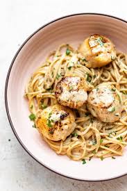 These Pan Seared Scallops With Sauce Are Incredibly Flavorful Tasty And Easy To Make Garli In 2020 Scallops Seared Pan Seared Scallops Creamy Garlic Chicken Recipes