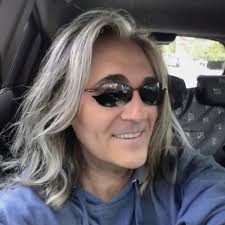 Chissà chi c'è dietro che manovra corona....