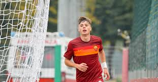 Roma winger nicola zalewski has been called up to the senior poland squad for the first time. Zalewski Rinnova Con La Roma Fino Al 2024 Un Orgoglio Spero Di Ripagare La Fiducia Forzaroma Info Ultime Notizie As Roma Calcio Interviste Foto E Video Forzaroma Info