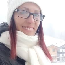 Amanda Bearse is widely recognized for her role as Marcy Rhoades (later  Marcy D'Arcy), the outspoken feminist neighbor and close friend of Peg  Bundy