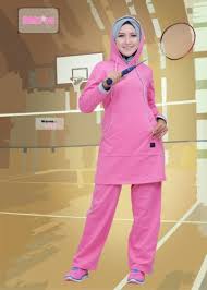 Terbuat dari bahan polyester yang lembut, halus, dan dapat menyerap keringat dengan cepat. Tetap Cantik Olahraga Dengan 18 Model Baju Wanita Olahraga Muslim