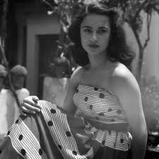 Ο ένας γοητεύεται από τον άλλο και συμφωνούν να ανταμώσουν ξανά αλλά το. 23 Xronia Apo Ton 8anato Ths Alikhs H Zwh Oi Erwtes Ta Pa8h Ta Mish Kai To Pikro Telos Photos Gossip Tv Gr