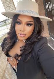 Ashley Cottrell's Instagram, Twitter & Facebook