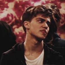 Shane Hart's Instagram, Twitter & Facebook