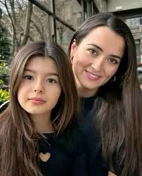 daughter experiencing pain and seeking help