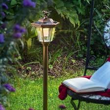 Diese laterne sorgt nicht nur für die richitge stimmung in ihrem garten, sondern auch für eine sichere beleuchtung eines gartenwegs oder einfahrt. Led Solar Standleuchte Solarlampe Garten Laterne Solarleuchte Gartenleuchte Akku Ebay