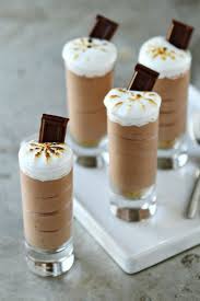 Shooters, cake cups, mini desserts ~ whatever you choose to call them, started out as a restaurant trend and has made its way over to weddings. Shot Glass Desserts For People Who Like To Snack