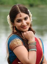 Velamma aunty has begun walking in order to lose a little weight in this episode 108. Facebook Saree Navel