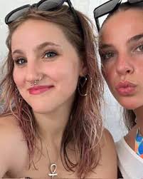 hii. I'm Zoe- I'm originally from SF but moved to massachusetts a few years  ago. I am planning to major in women and gender studies. I love to be  outside, swim, thrift,