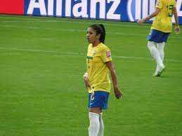 Maurine pode entrar para a história do futebol feminino se o santos conquistar o título — foto: Maurine Dorneles Goncalves Wikipedia A Enciclopedia Livre