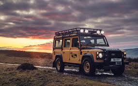 Najlepsze oferty i okazje z całego świata! Land Rover Reveals 195 000 Defender Works V8 Trophy