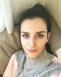 İrem helvacıoğlu, 2 şubat 1990 yılında almanya'da doğmuştur. Irem Helvacioglu Sac Rengi Ve Modelleri Bakimli Kadin