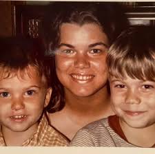 DOG 'N' SUDS ** Great root beer, hot dogs, fries and al fresco dining.  Which location did you patronize? And what did you enjoy the most about it? 