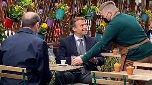 Pour l'occasion, le chef de l'état s'est installé en terrasse avec son premier ministre jean castex, mercredi 19 mai «les chiffres (de l'épidémie) sont bien orientés», s'est réjoui emmanuel macron. Video Macron And Castex Share A Terrace Cafe For The Reopening The Limited Times
