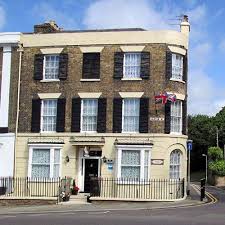 Kahve/çay makinesi, kahve makinesi, çalışma masası oda olanakları arasındadır. Premier Inn Dover Central