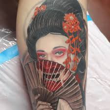 Geisha #choistattoo #geisha #peoriaaz #aztattooer #aztattooartist #aztattoo  #blackandgreytattoo #colortattoo #monochromatic #surrealism #flowertattoo  #neotraditional