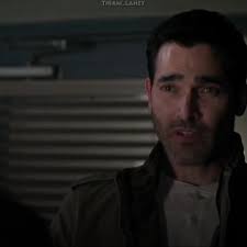 Confronto Familiar em Teen Wolf: Momentos Constrangedores