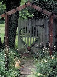 26 Gartentor Designs Die Den Eintritt In Den Garten Spannender Machen Tor Design Gartentor Garten