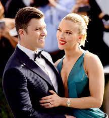 Scarlett johansson bra and breast size. Scarlett Johansson And Colin Jost Welcome First Child Together