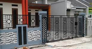 Seperti pagar minimalis di bawah ini, yang selain aman, juga punya nilai. Desain Pagar Besi Hollow Minimalis Model Rumah Minimalis 2020