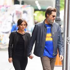 Jim carrey reimagines his greatest comedic moments with dramatic new performances. Jim Carrey In Hollywood S Most Toxic Row As Ex Girlfriend S Mum Accuses Him Of Giving Daughter Three Stds And Lying About It