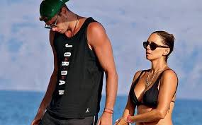 Το χαμόγελό σου ‎(file, aac, single, 256). Aytos Einai O Logos Poy O Mpogrhs Xwrise Thn Kokkinoy Ti Apokalypse Filos Toy Tribune Gr