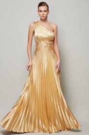 C'è chi vede il vestito ben illuminato, dai colori blu e nero, e chi ritiene che la luce intorno sia poca e l'abito la rifletta, vedendolo oro e bianco. Abiti Da Cerimonia Oro On Line Buyabiti It