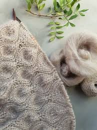 Olive Sweater On Todella Kaunis Neulepusero Ja Valmistuu Yllattavan Nopeasti Tassa Lankana Knitting For Oliven Merino Ja Knitting Knitted Scarf Throw Blanket