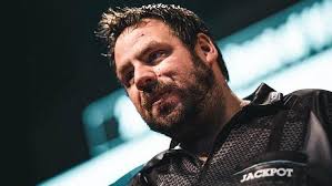 Óriási gödörben volt, de fordított a kétszeres világbajnok a dartsvébén