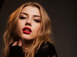 Актриса Кристина Строителева: Добро пожаловать в нашу мафиозную семью -  Общество - Медиаплатформа МирТесен