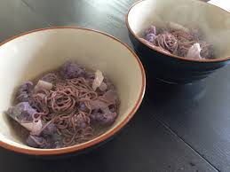 Oct 30, 2014 · to a large bowl add green cabbage, purple cabbage, carrots, green onions, chicken, toasted ramen and almonds and sesame seeds. Purple Ramen Penny And Lucy