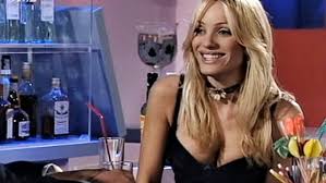 Η ηθοποιός όταν γνώρισε τον σύζυγό της παντρεύτηκαν και τα παράτησε όλα και αφοσιώθηκε στην οικογένειά της. Tzenh Iwakeimidoy H 3afnikh Epityxia H Egkataleipsh Ths Karieras Kai H Nea Zwh Sthn Amerikh Me Ta Paidia Ths