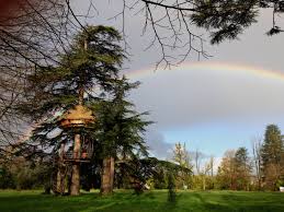 Au sud, c'est l' espagne et au nord c'est la france. Les Plus Belles Cabanes Dans Les Arbres Du Monde Sur Un Arbre Perche