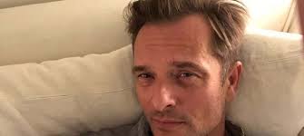 Elevé par sa tante, il grandit et évolue dans le monde du cabaret tout en voyageant régulièrement, au gré des spectacles familiaux. David Hallyday Devoile Enfin Le Clip Ensemble Et Maintenant Mce Tv