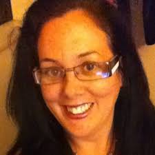 Leesa Robinson (@leesylou77)