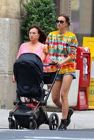 Irina shayk took a break from quarantining at home with lea, three, for some light exercise as they went for an afternoon stroll in the city. Irina Shayk With Her Daughter Lea In New York 05 Gotceleb