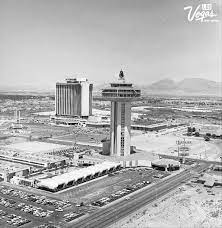 Paradise Road The Landmark Hotel And International Hotel Later The Las Vegas Hilton And Not Much Else In Las Vegas Hotels Las Vegas Photos Las Vegas Hilton