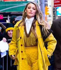 Полное имя — блейк кристина лайвли (blake christina lively). Blake Lively Changes Her Hair Color From Brunette To Blonde Overnight Vogue