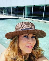 Catherine Cassidy (@cecassidy)