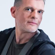 Ci siamo! Il 13 maggio uscirà in libreria con Einaudi editore il mio  “DONALD” in cui racconto a mio modo, come un cantastorie, la vita di Donald  Trump fino alla sua discesa