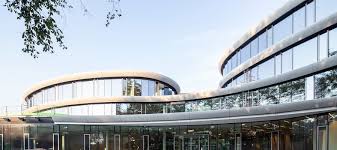 „ein grund, zur triodos bank zu kommen, war für mich, dass ich feststellte, dass sich die traditionellen banken nach der finanzkrise 2008 nicht wirklich geändert haben, sagt schürmann. Edge Breeam Outstanding Zertifikat Fur Das Burogebaude Der Triodos Bank