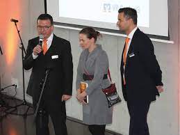 Das neue institut vergrößerte sich im jahre 1993 um die raiffeisenbank eg parchim und im jahre 1994 um die raiffeisenbank eg ludwigslust. Die Vr Bank Eg Schwerin Lud Ein Schwerin Live