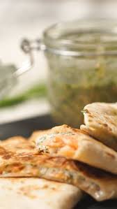 Quesadillas Au Saumon Gravlax Avec Une Sauce Moutarde Et Aneth Recette Recette Gravlax Saumon Gravlax Recette Tortilla