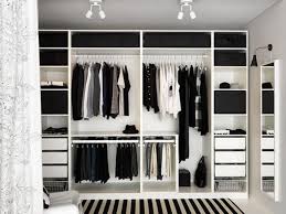 Elegant Und Interessant Ikea Schlafzimmerschrank Zusammenstellen In Bezug Auf Ihr Eigenes Zuh In 2020 Apartment Bedroom Decor Bedroom Wardrobe Ikea Wardrobe