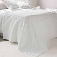 Tagesdecke Und Kissenbezug Aus Baumwolle Mit Damastprint Und Einfarbigem Rand Tagesdecken Schlafen Home Collection Aw16 Zara Ho Bed Spreads Bedroom Zara Home