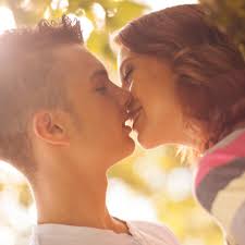 Ficar apreensivo com a ideia do primeiro beijo é natural. Primeiro Beijo O Que Fazer E O Que Nao Fazer Especial Dia Do Beijo Julho