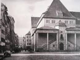The structure was rebuilt between 1953 and 1954 by architect martin elsaesser after it was destroyed by air raids during world war ii. Der Liebe Wegen