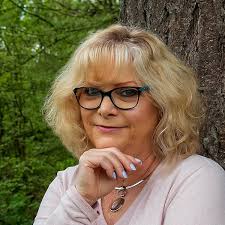 Untraceable (Mountain Cove, 2): Goddard, Elizabeth: 9780373446575:  Amazon.com: Books